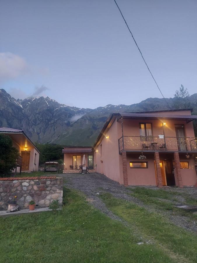 מלון Golden Star Kazbegi מראה חיצוני תמונה