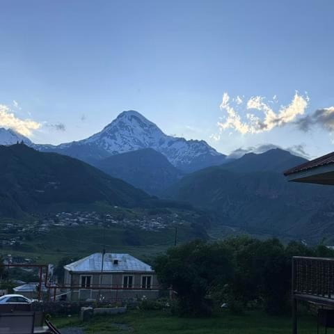מלון Golden Star Kazbegi מראה חיצוני תמונה